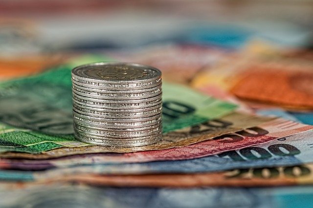 Ile pieniędzy można wpłacić do banku bez kontroli US?